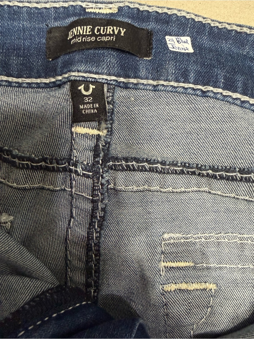 True Religion Jennie Curvy Mid Rise Capri Jeans Blue Size 32